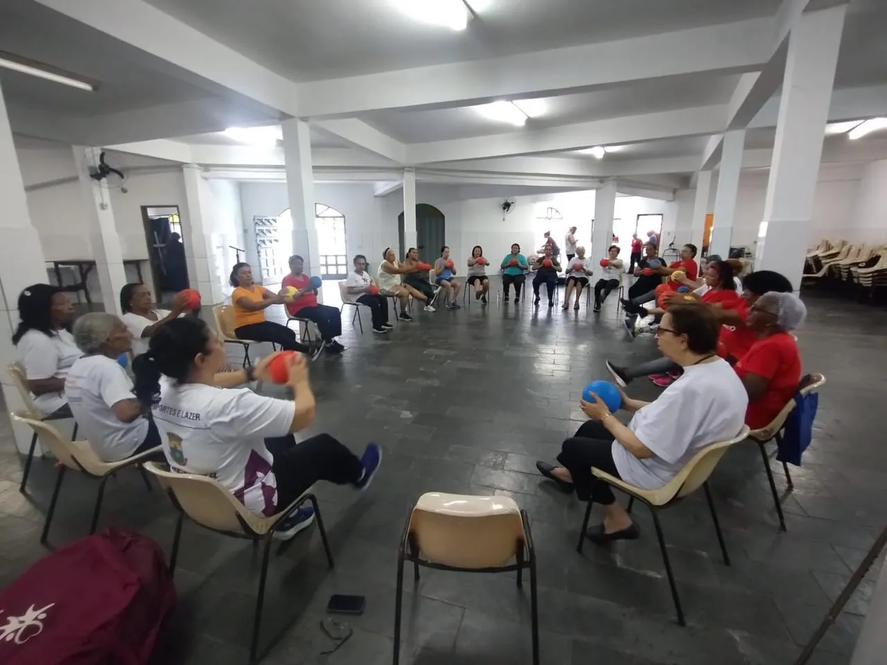 Programa Vida Ativa promove saúde, movimento e convivência para idosos em Belo Horizonte.